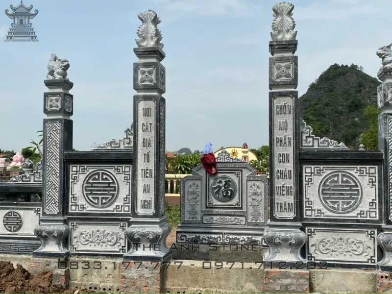 Cổng Tứ Trụ - TAS 01 3 Cổng tứ trụ còn thể hiện sự tôn kính đối với tổ tiên, thần linh, đồng thời khẳng định vị thế, quyền uy của dòng họ, gia tộc.