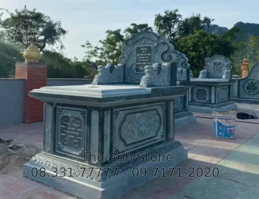 mộ đá tam cấp